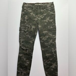 Women’s Eddie Bauer Slightly Curvy Skinny Camo Cargo Jeans, 6 Regular, Stretch